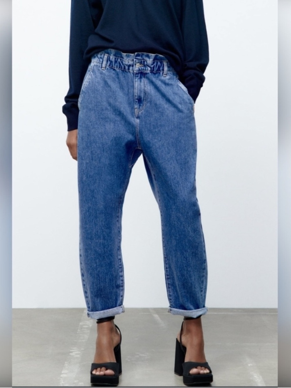 Zara Paperbag Carrot Leg Medium Wash‎ Denim Jeans size 6